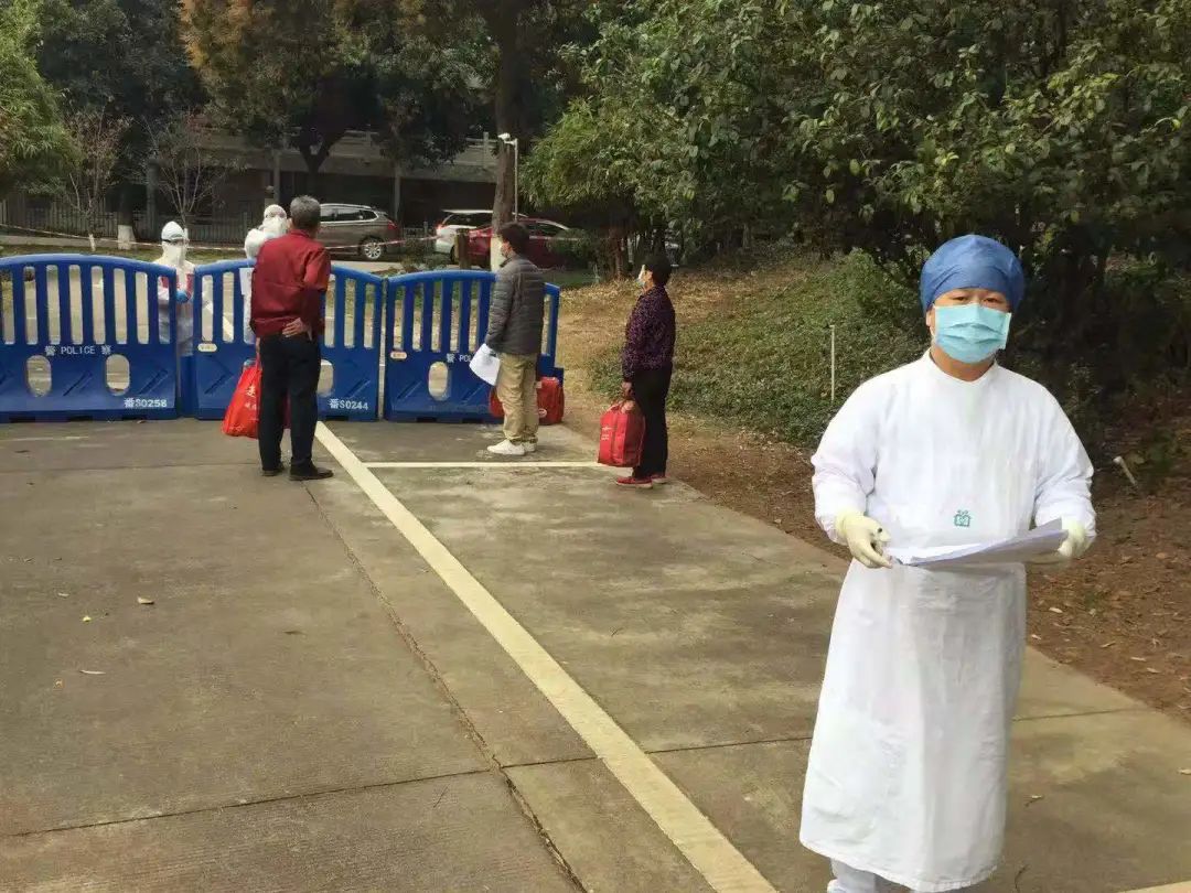 番禺｜谢谢你们，为桥南街坊“拼过命”！医师节快乐