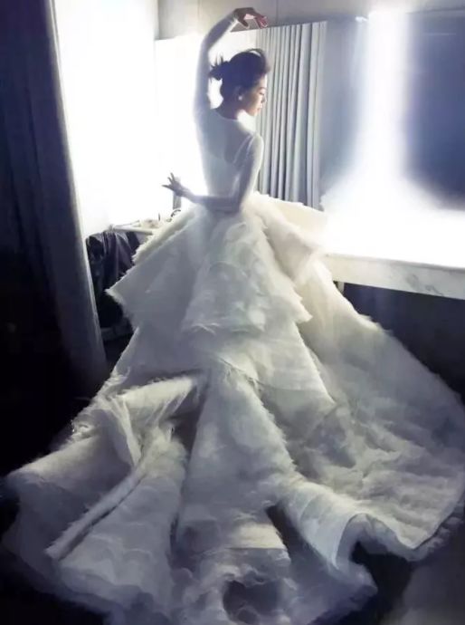 刘亦菲最美体态,如何拥有刘亦菲一样的美背