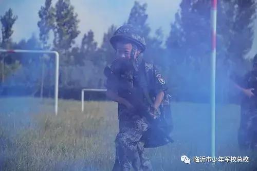 少儿军事夏令营暑假班,军事夏令营助力孩子们实现蜕变