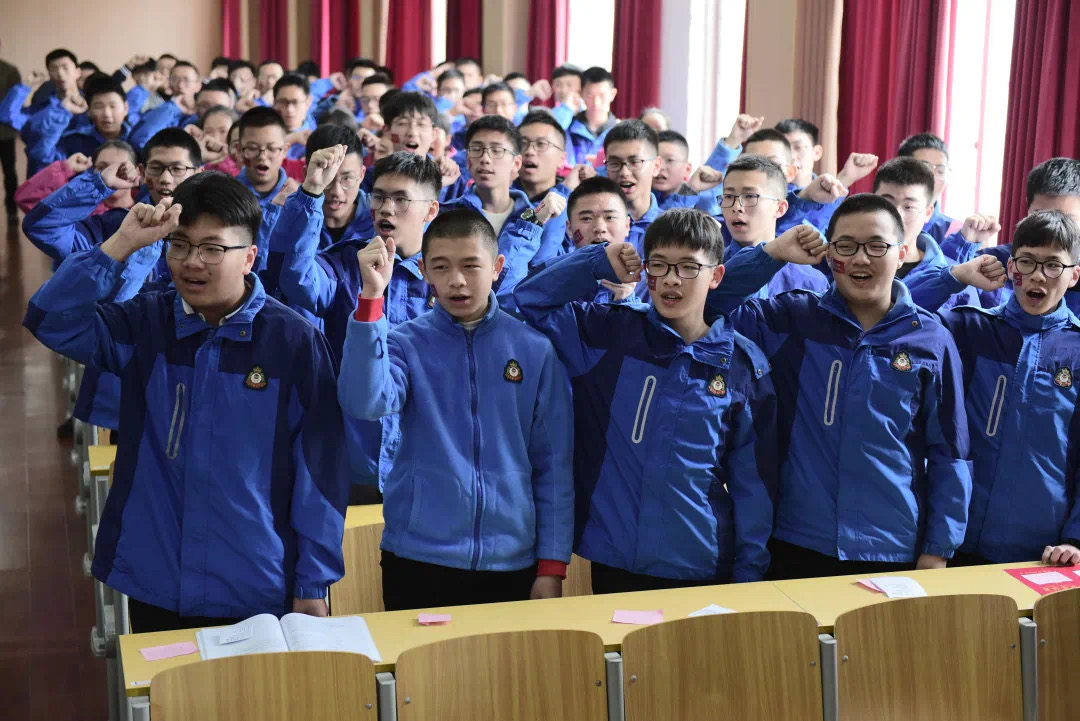 35岁啃老大师离世：溺爱是惯子毒药，爱得多不如爱得对