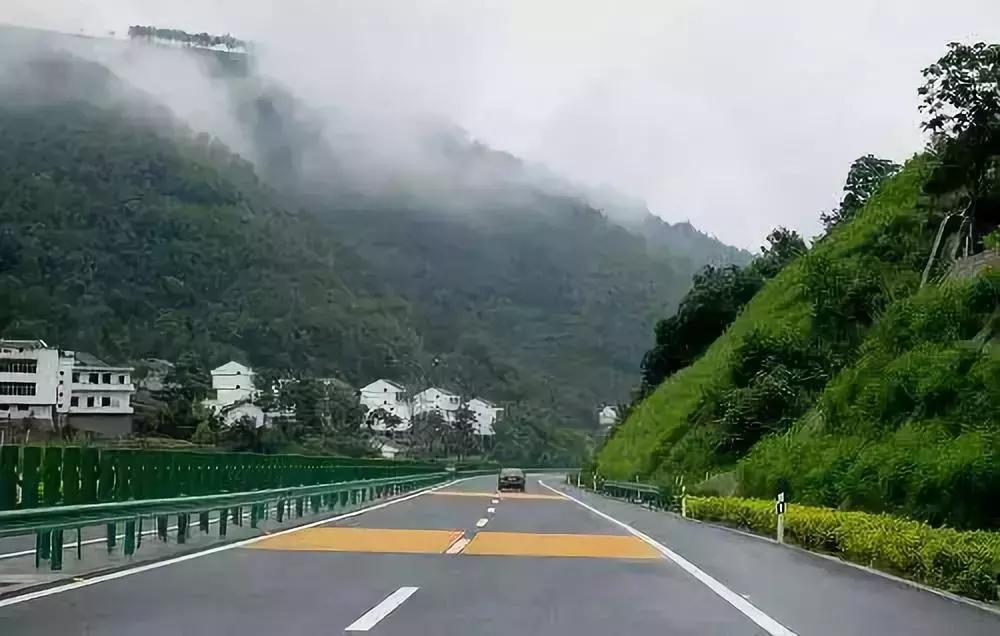 西康高铁穿越秦岭了吗,西康高铁推动安康快速发展的步伐