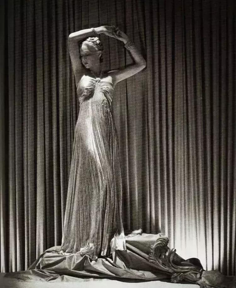 她守着时尚界一个大秘密,直到去世的20多年后才被世人知晓