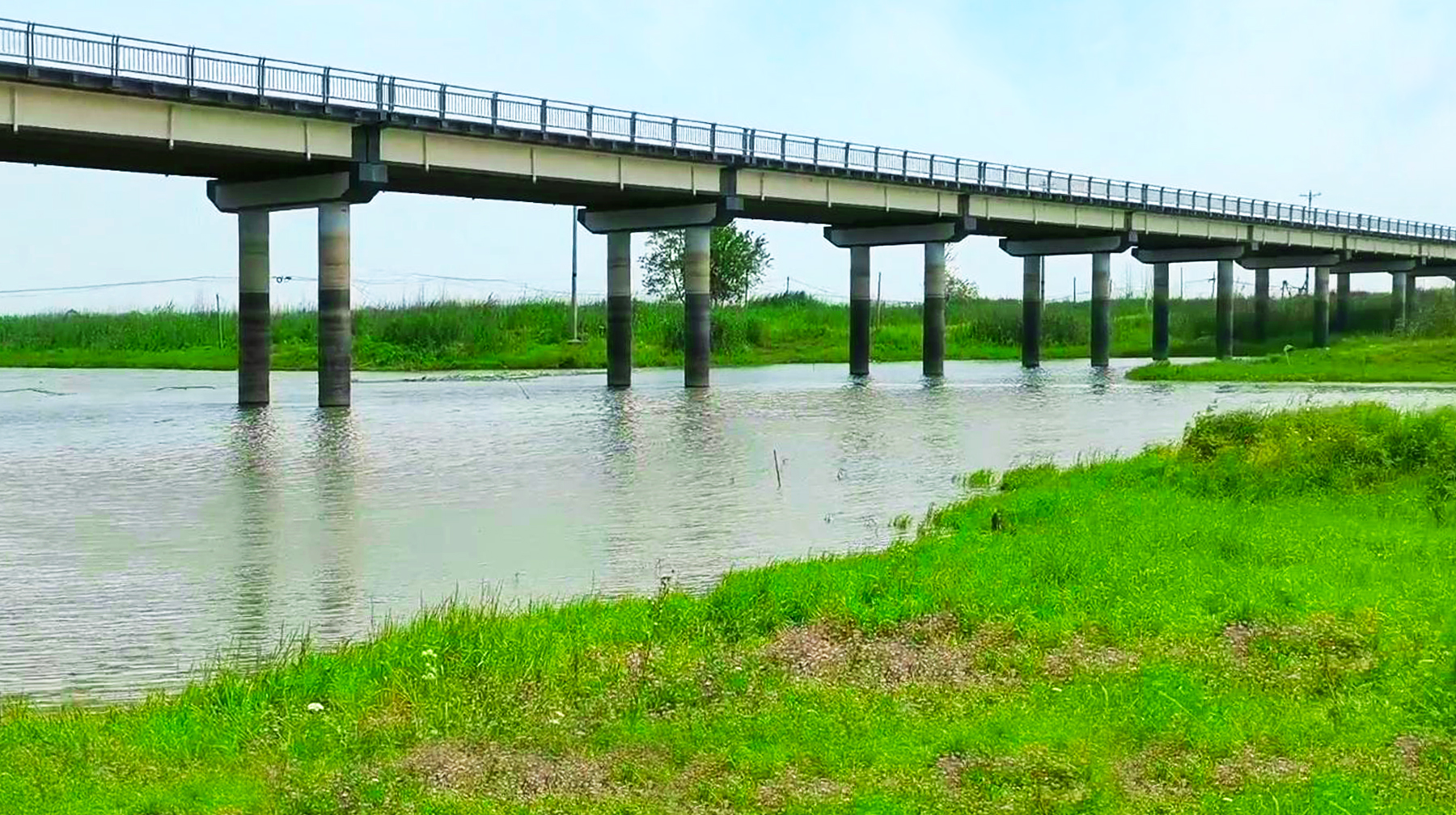 绿水蓝天青草地,打卡湖北武汉郊区黄丝河,宛若油画里的场景