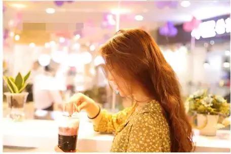 让人眼前一亮的茶饮店,为什么一个茶饮品牌可以一夜走红