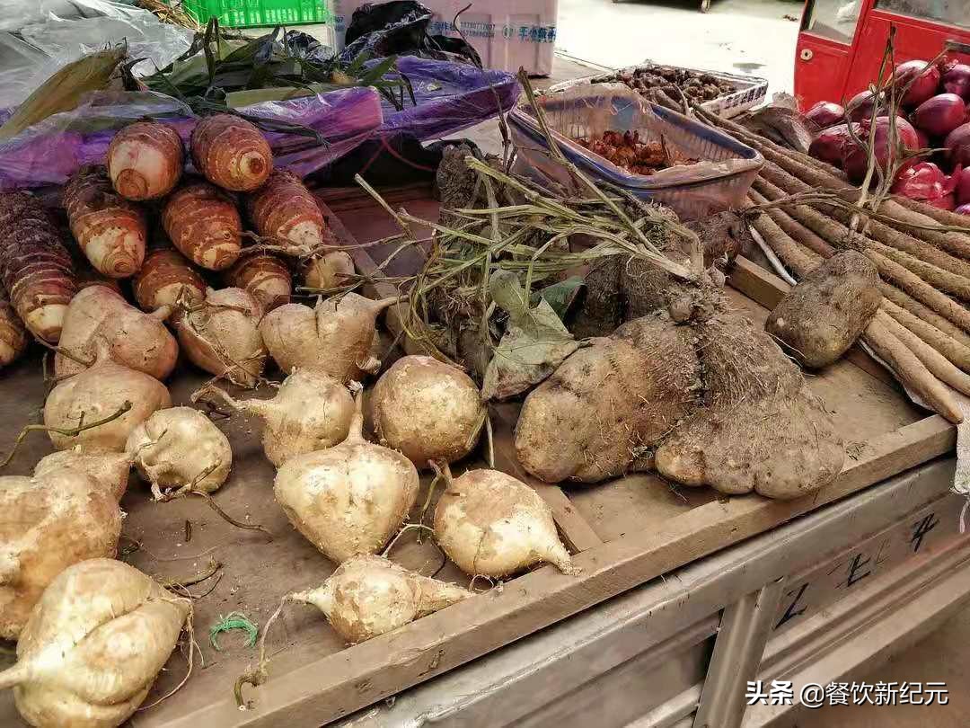 带北方朋友在南方菜市场买菜视频,带着东北朋友去赶集
