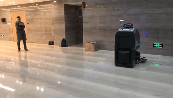 谁说机器人”行走”只求不撞墙?看高仙花式避障!