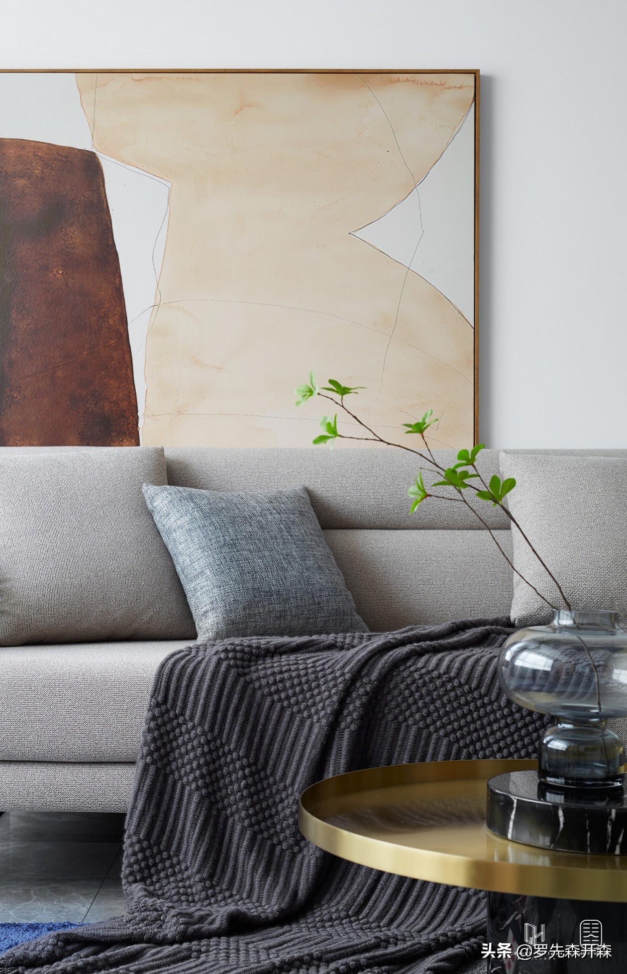 抛弃华丽的套路，以极简的走心唤醒柔情