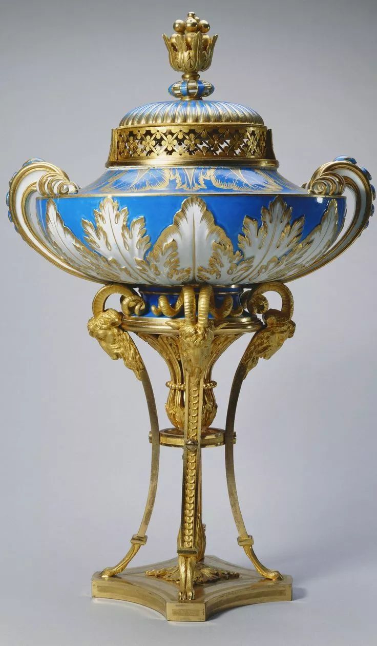 欧洲贵族喷的香水是什么,欧洲贵族喷的香水叫什么