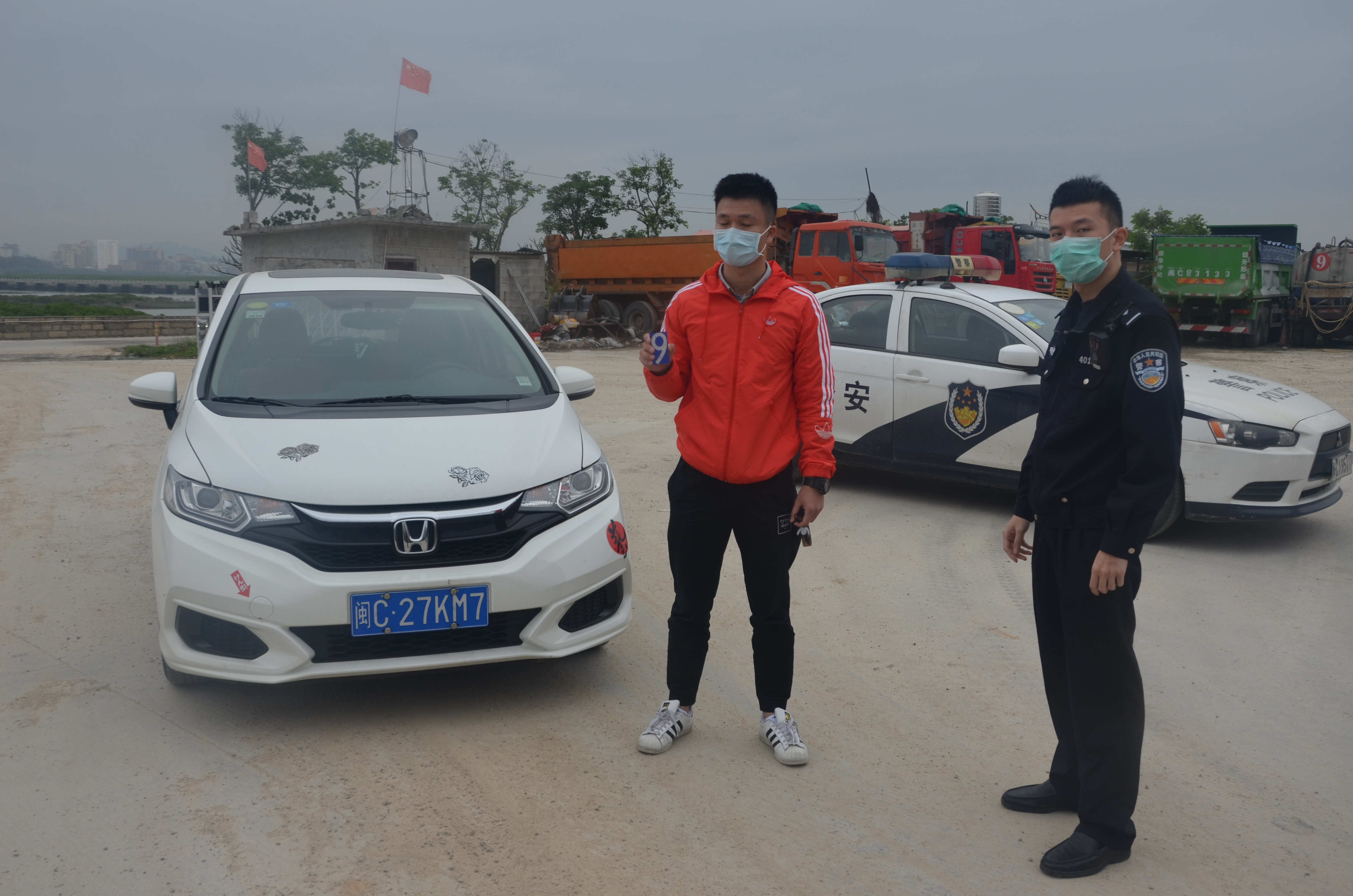 车牌“7”贴成“9”,罚款还得拘7天