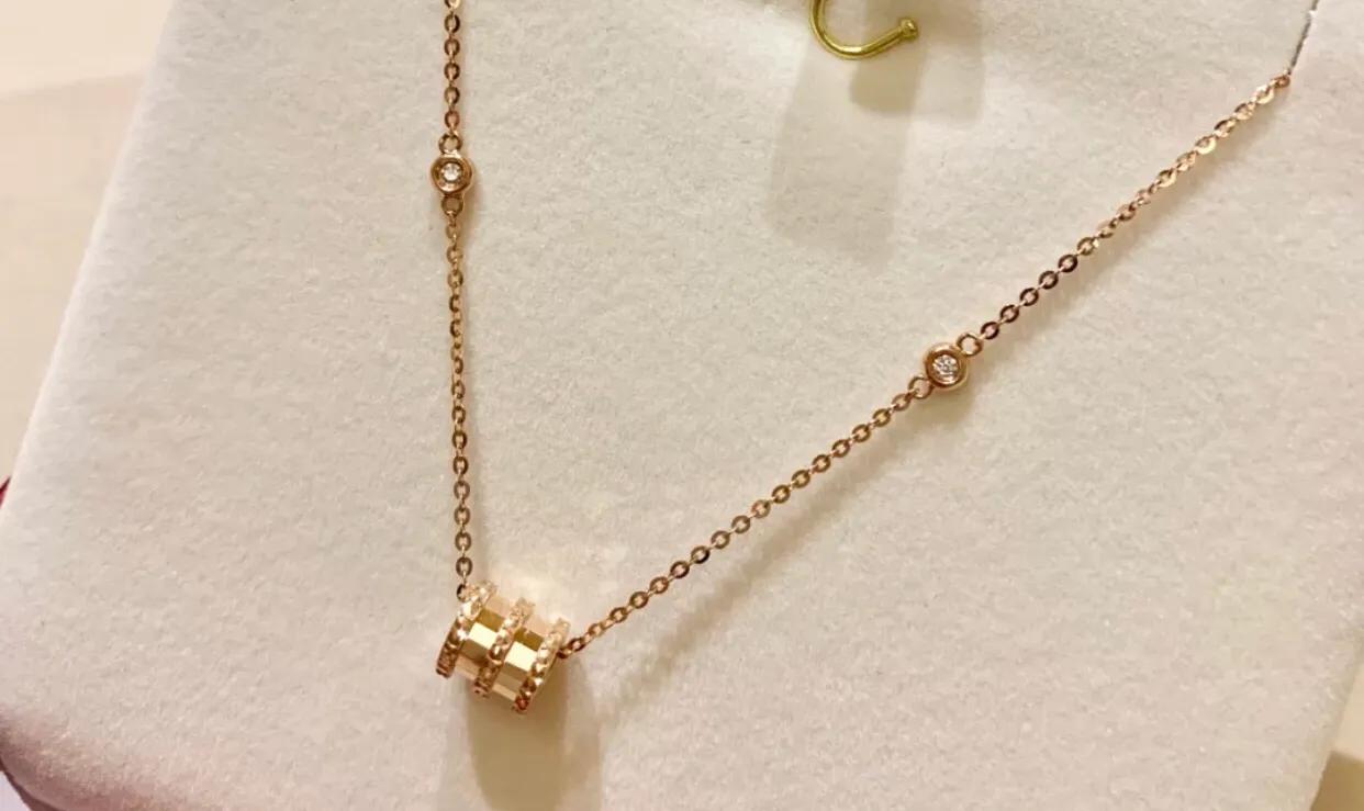 纯金卡地亚梵克雅宝,卡地亚手镯18k金为什么这么贵