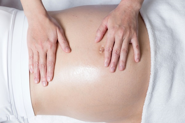 怀孕吐按摩穴位,孕妇恶心想吐按摩哪个穴位