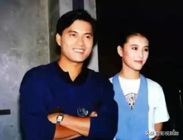 许久未见女友,周海媚谈恋情观