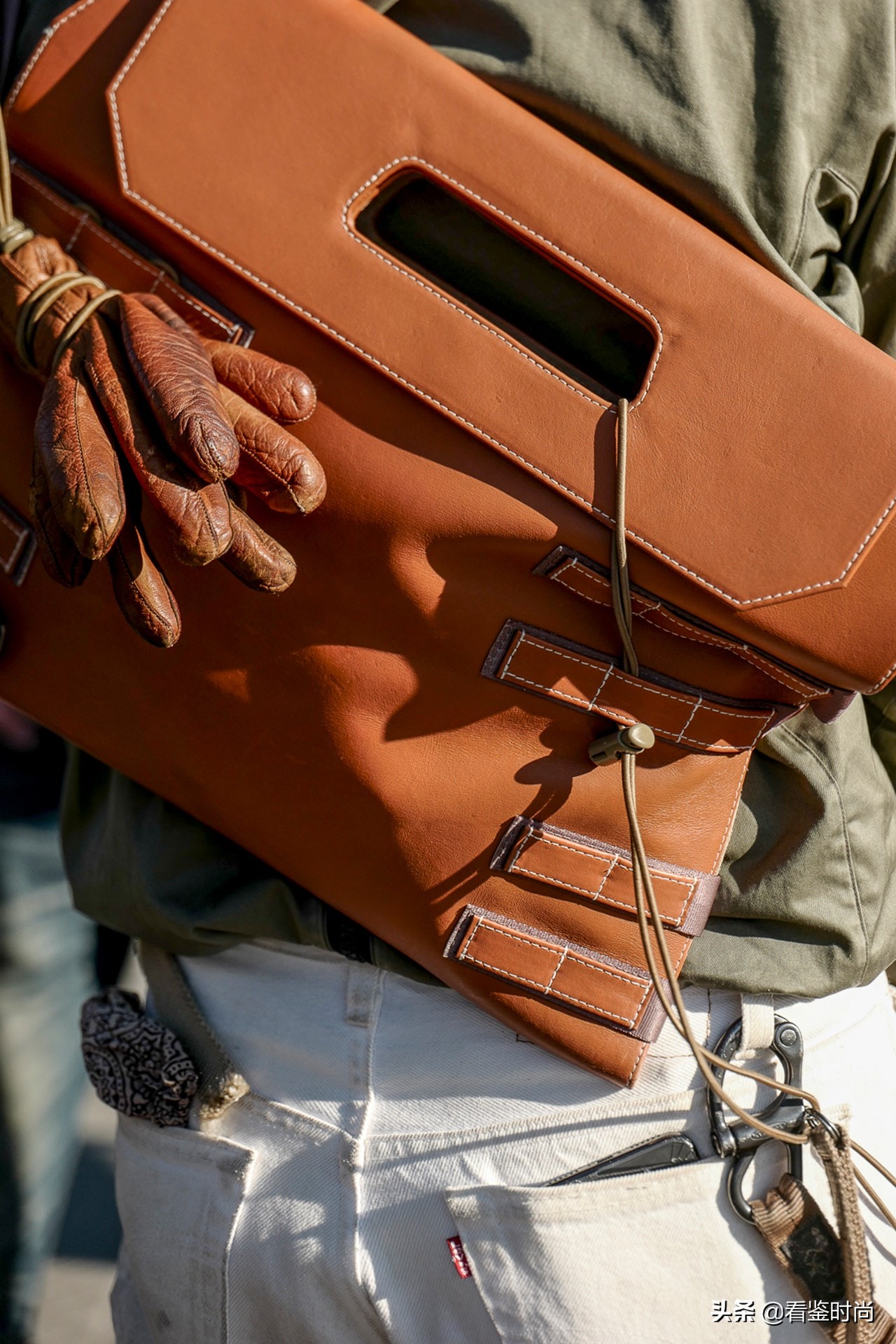 男人的包袋太单调?那一定是你有误会,它比你想象的要丰富
