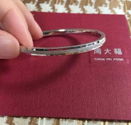 六福珠宝和周大福的古法手镯,周大福手镯好看还是周生生的好看