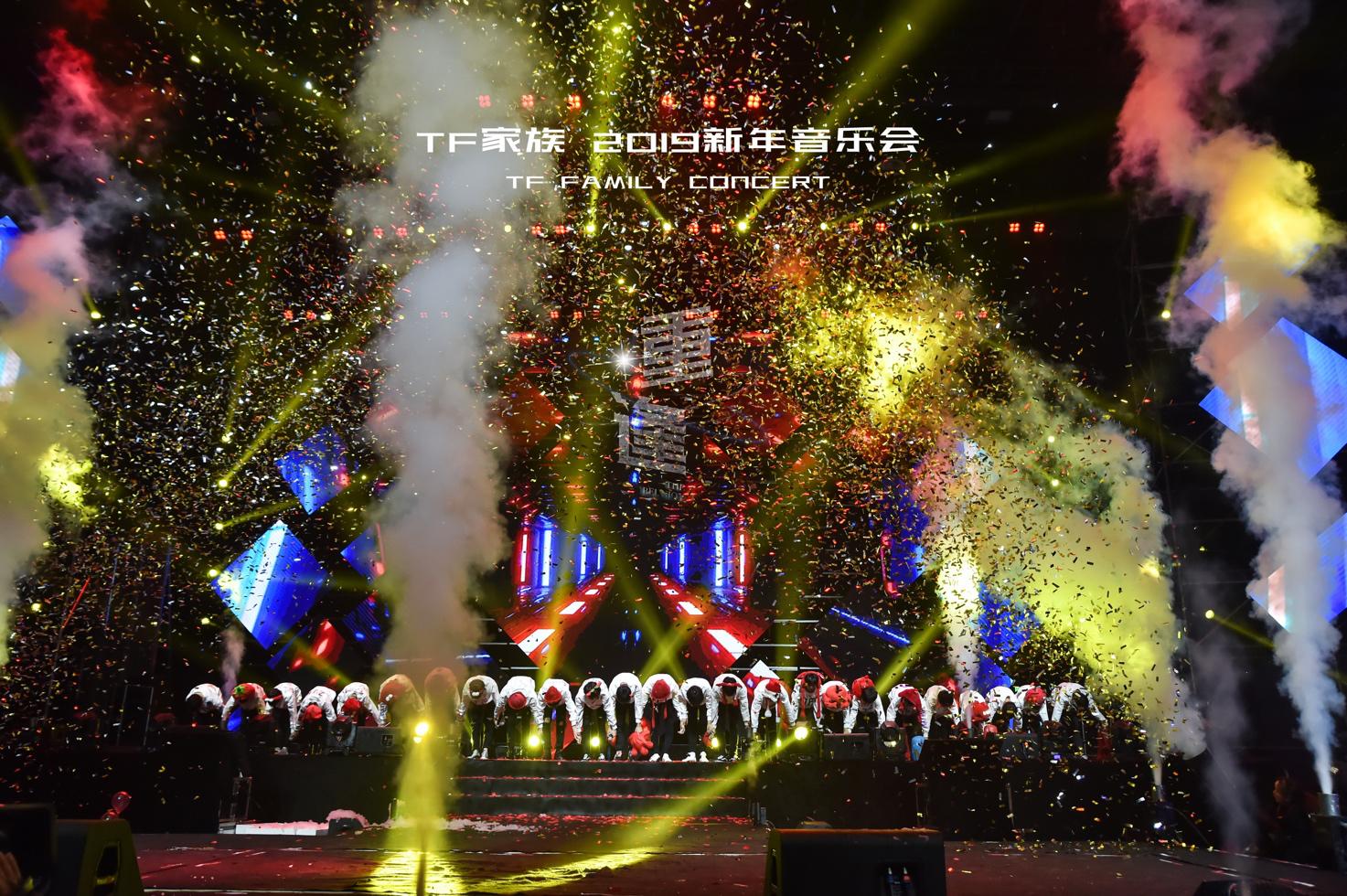 时代峰峻新年音乐会重逢姚景元,时代峰峻三代和二代重逢音乐会