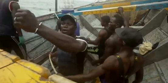 非洲人的捕鱼绝技，一天能捕7吨鱼，出海全凭肉眼找鱼