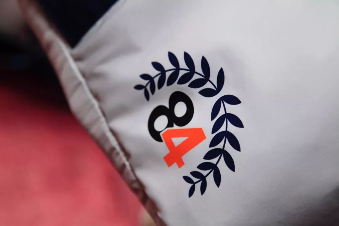 安踏潮湃,安踏火爆携款