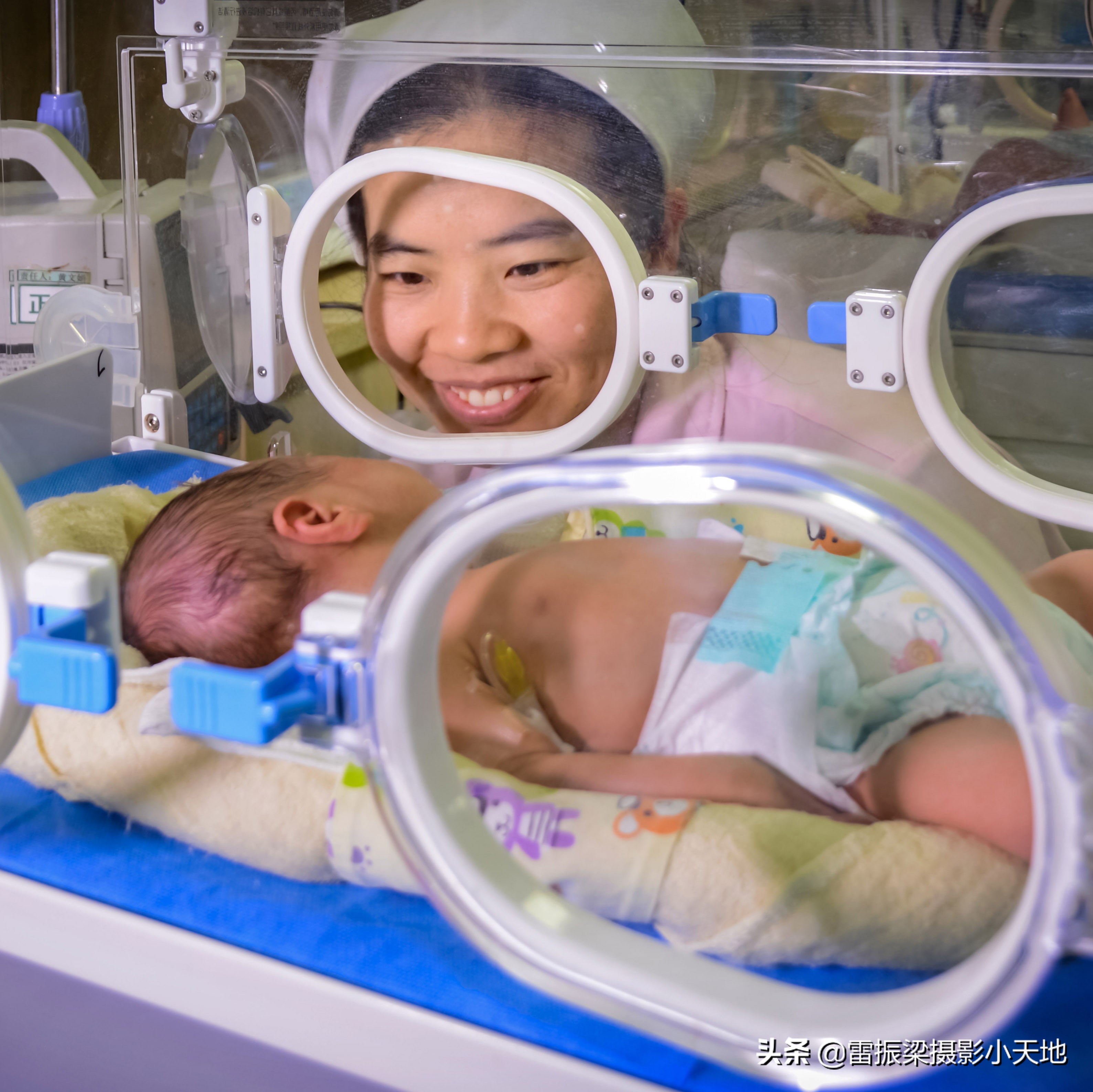 新生儿的温馨港湾：新生婴儿的摇篮摇啊摇，新生婴儿的妈咪乐啊乐