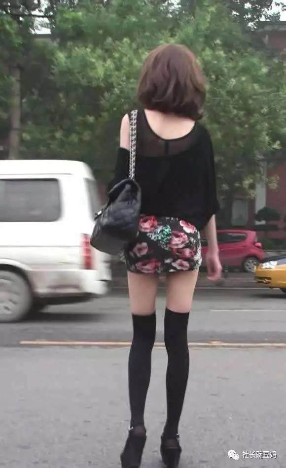 男人喜欢穿丝袜高跟鞋是什么心态,男人为什么喜欢女人穿高跟