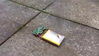 手机充电的时候着火怎么办,手机半夜充电起火怎么办