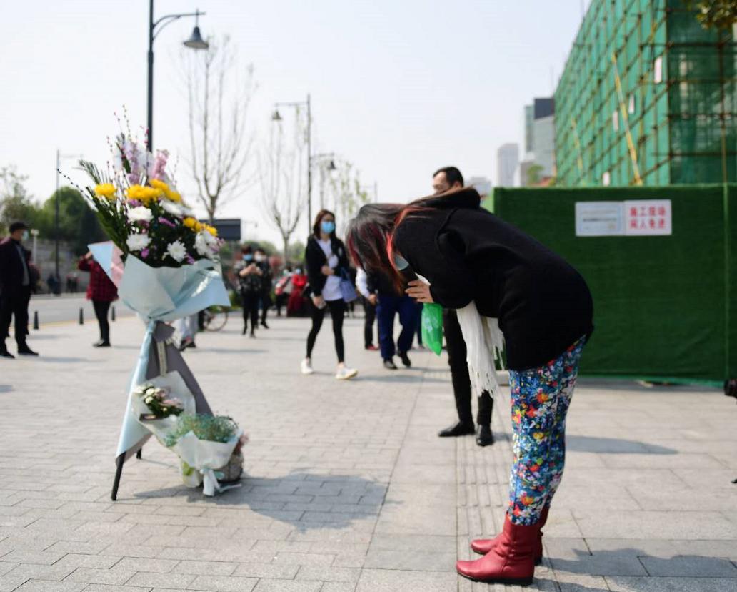 *安门天**广场时隔十年再下半旗，为留在寒冬里的他们