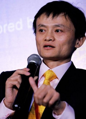 马云推销被公务员拒绝，20年后马云成首富，网友：当年那位老爷呢