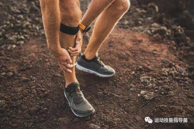 跑步时小腿痛你注意到了吗,跑步小腿肌肉痛快速缓解方法