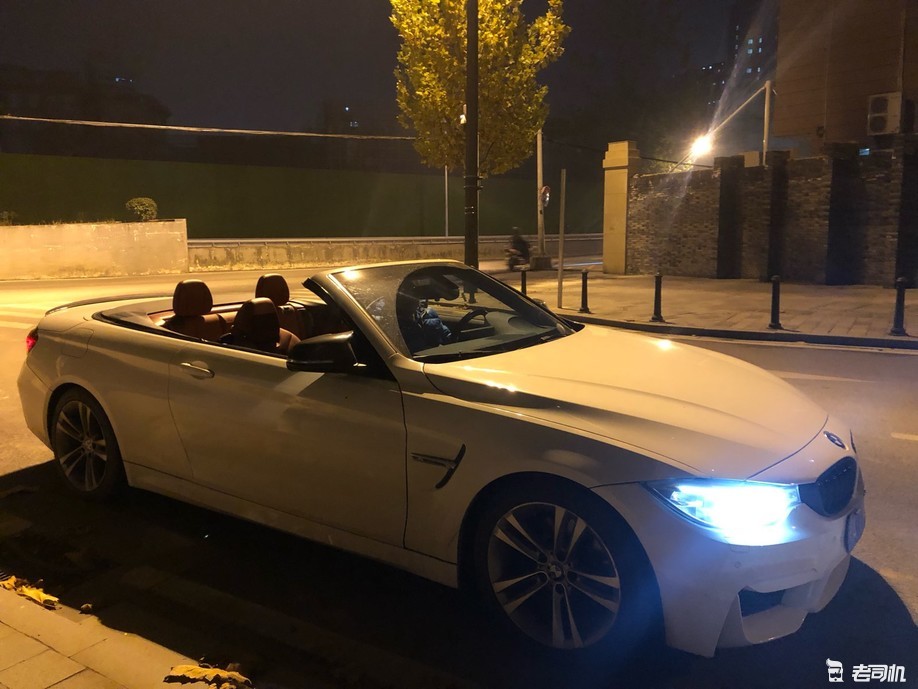 三十多万的428敞篷,当你打开敞篷的那刻,你拥有着她和蓝天