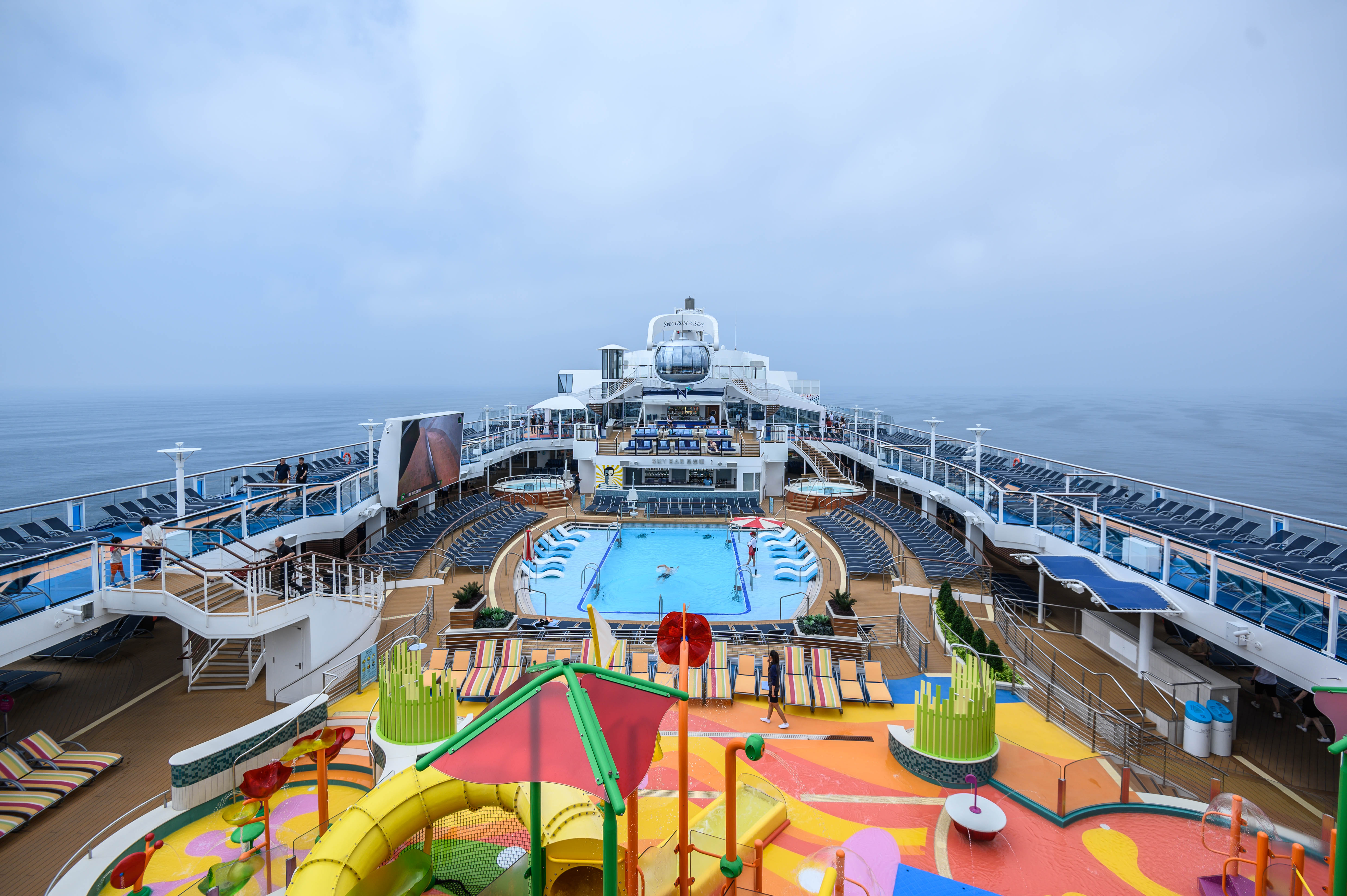 世界第一艘豪华邮轮,世界最大豪华邮轮首航