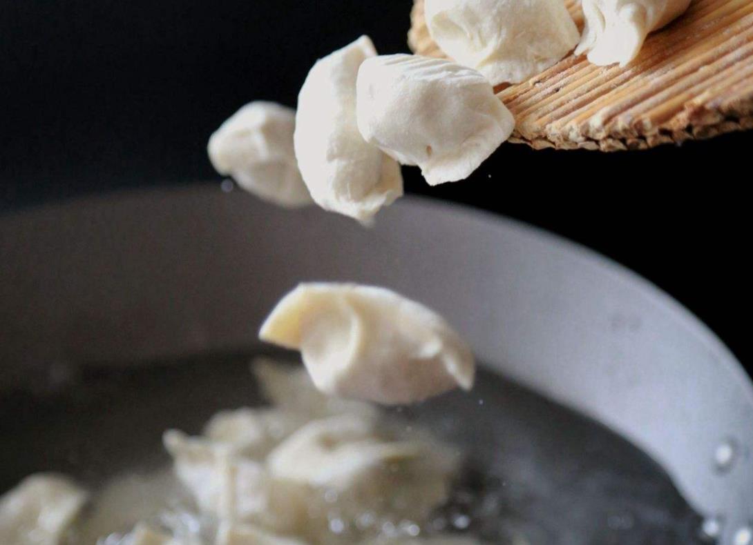 煮饺子技巧怎样知道饺子熟了,怎样煮冻饺子不破皮不粘锅