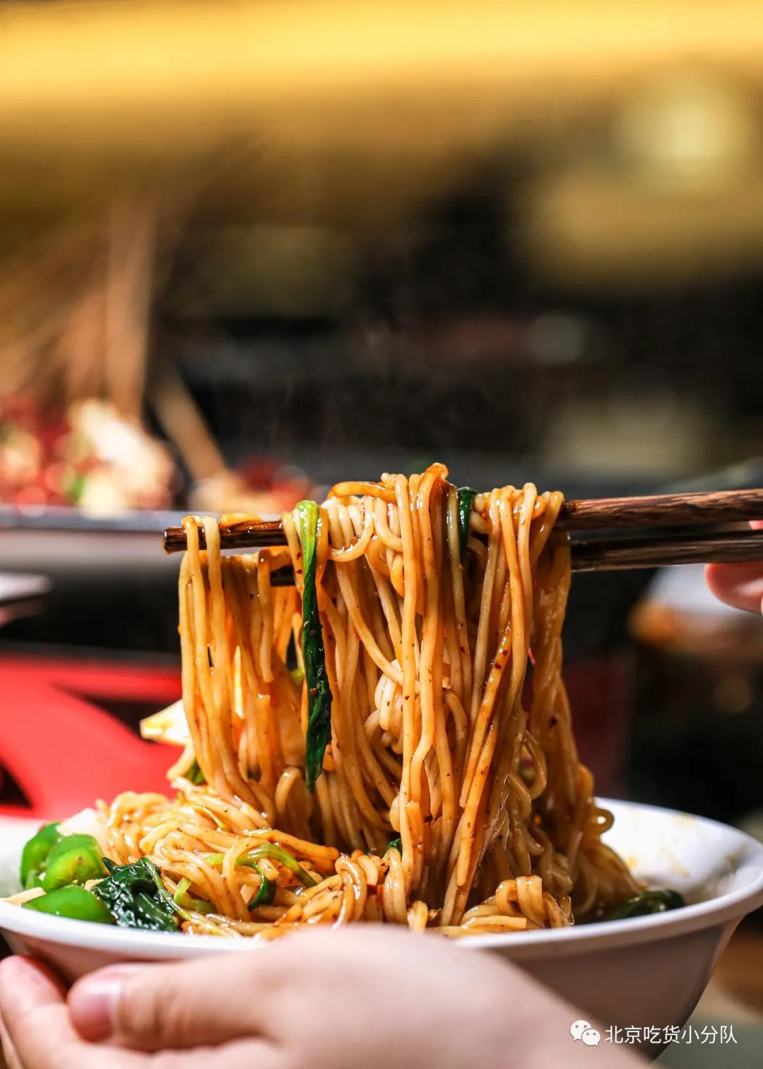 这店刚来,就要请全北京吃烧烤