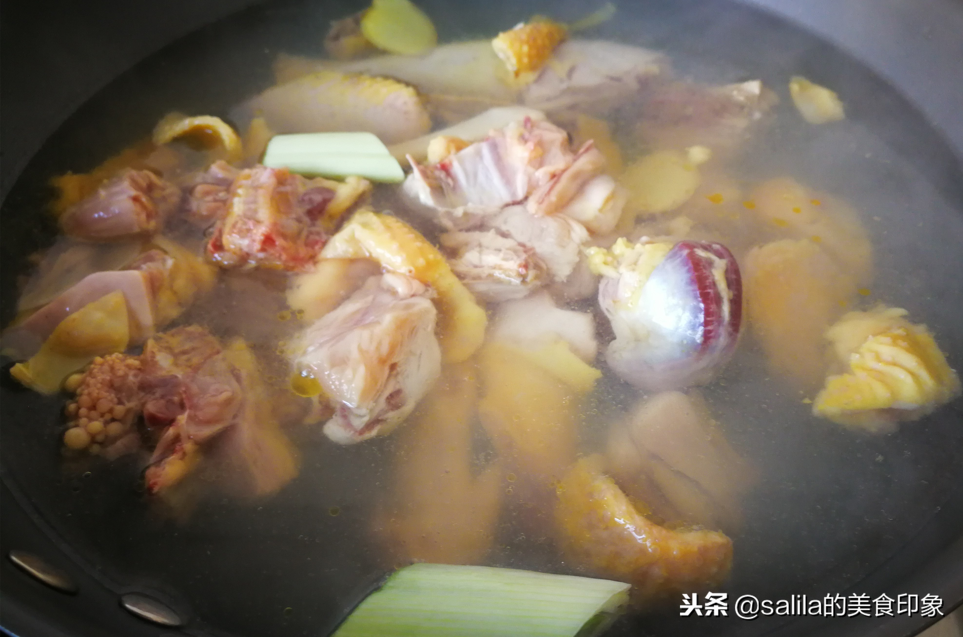 为什么做鸡汤不能有鸡皮,如何让鸡汤味美汤鲜