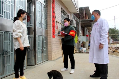 一家四口齐上阵战疫全家总动员,一家人一起上阵抗疫