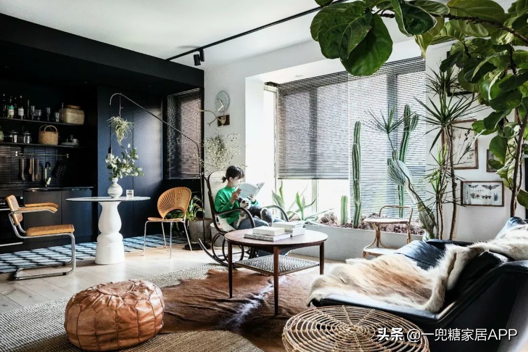 黑色直纹橱柜装修效果图,入门玄关橱柜效果图