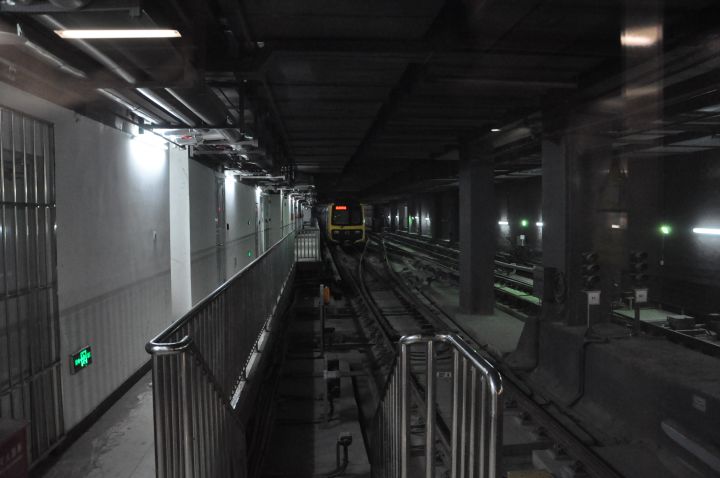 地铁到达终点站后会怎样,地铁开到终点站之后会倒回去开吗