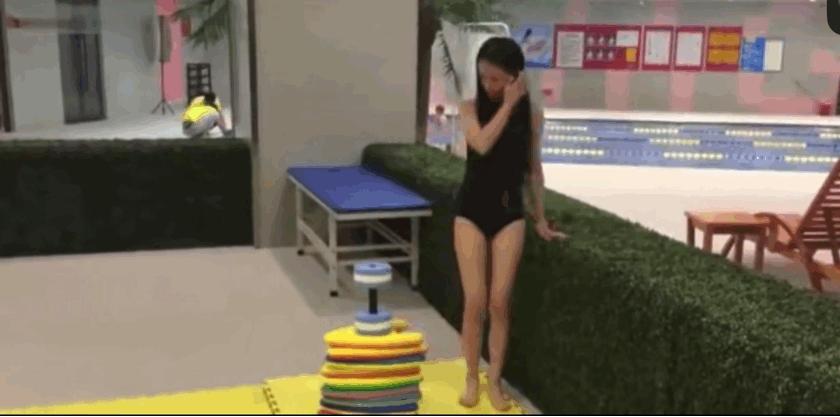 蛙泳手蝶泳腿的练习,学生蛙泳腿陆上练习