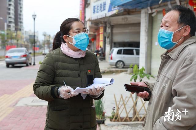 (转发)有人群内说“听说今晚降温”,当晚“空降”暖风机|“最美”网格员