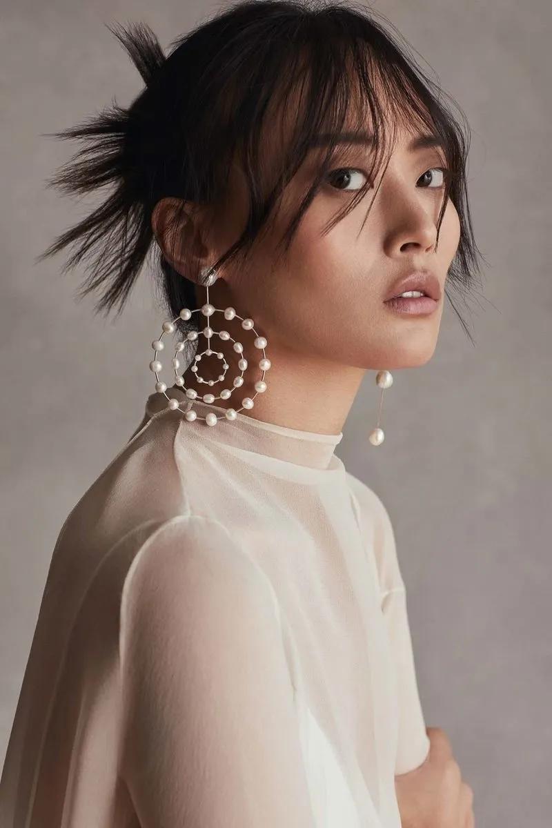 为什么女孩喜欢戴毛衣链,现在女孩子都流行戴什么项链