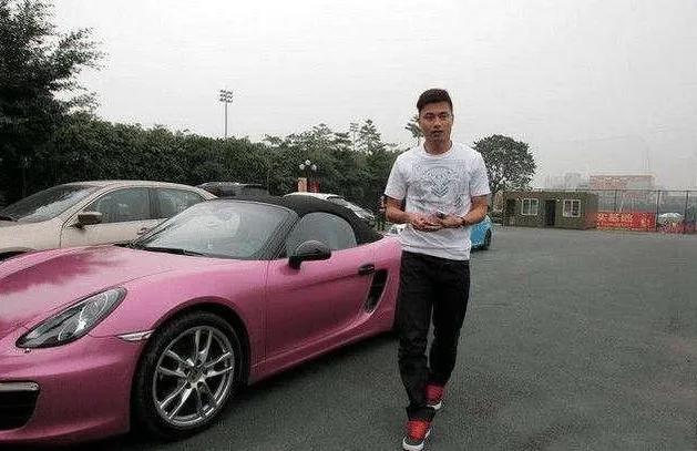 看看国足球员的车有多豪