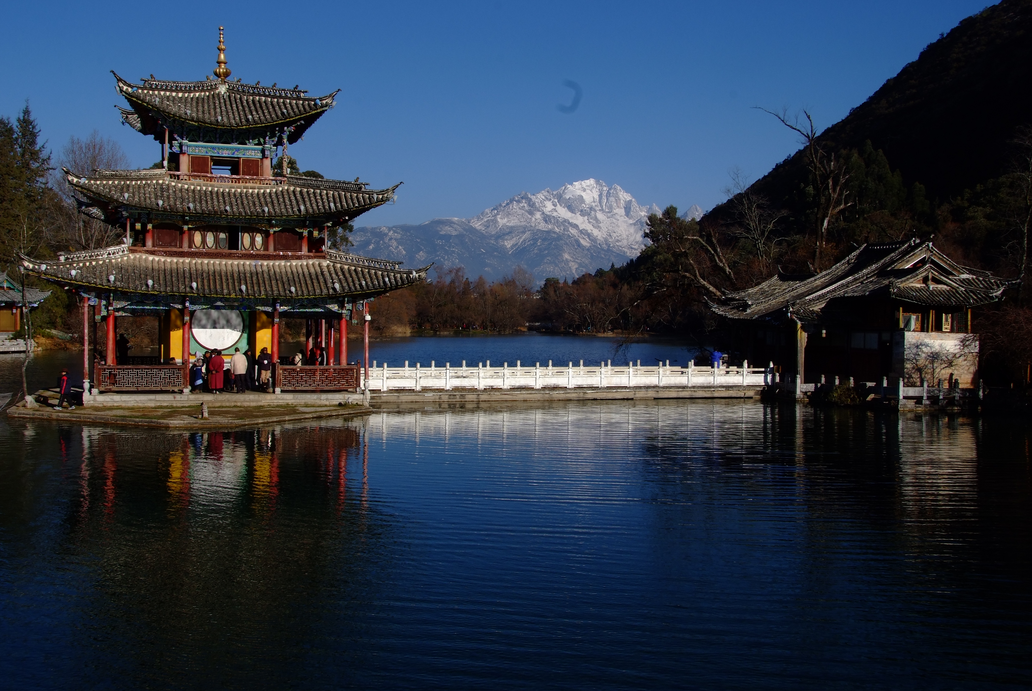 从黑龙潭“得月楼”之楹联说周霖