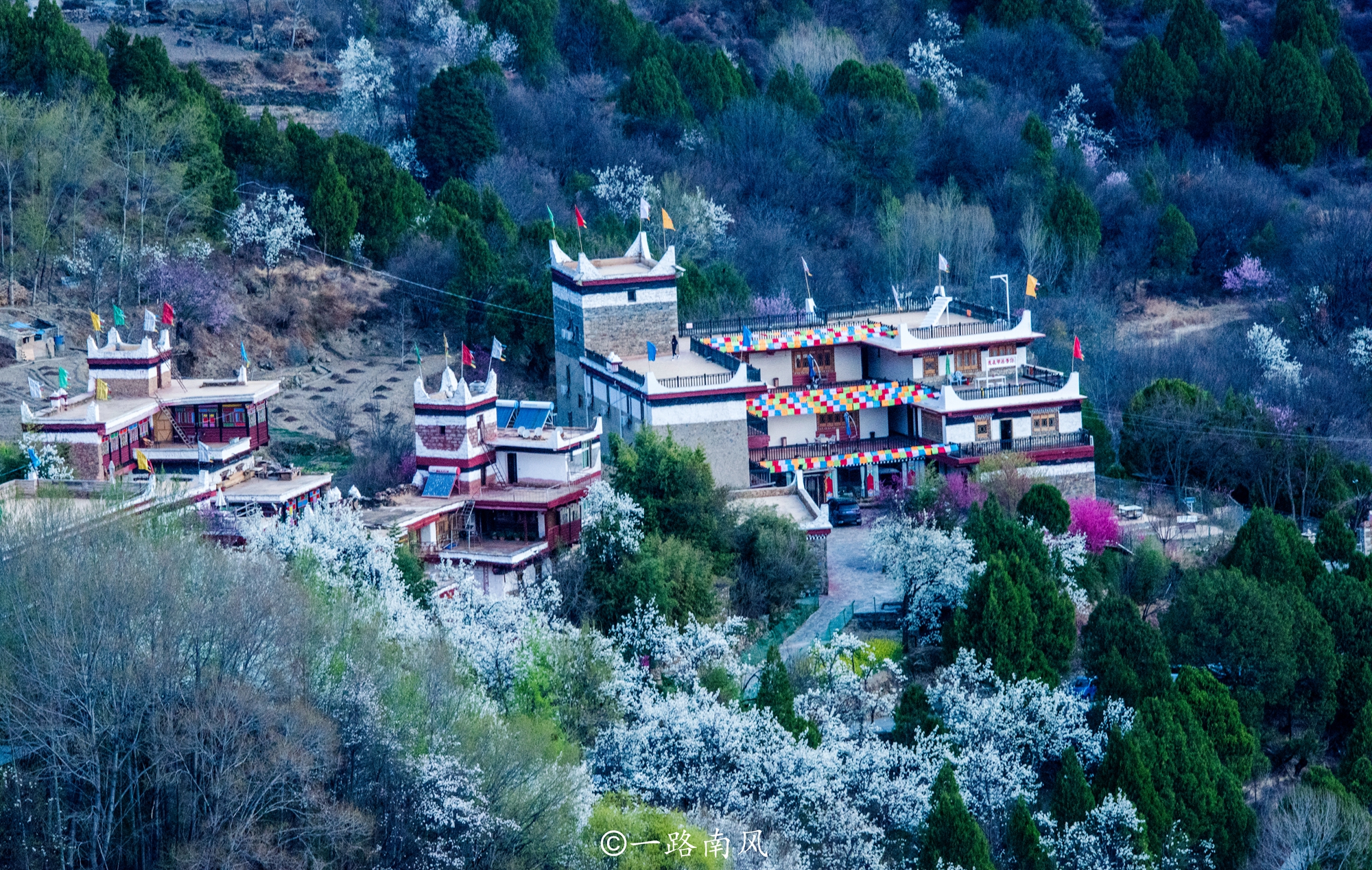 四川甘孜州丹巴甲居藏寨,甘孜州甲居藏寨免费景区