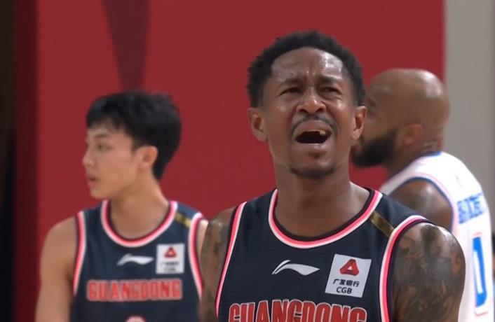 马尚布鲁克斯单脚跳离场,马尚布鲁克斯最新消息会续约吗