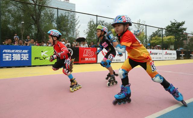 自学轮滑的基本知识,自学轮滑怎么滑