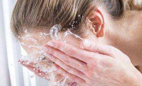 上午化妆下午怎么补妆,熬夜皮肤暗沉第二天怎么化妆