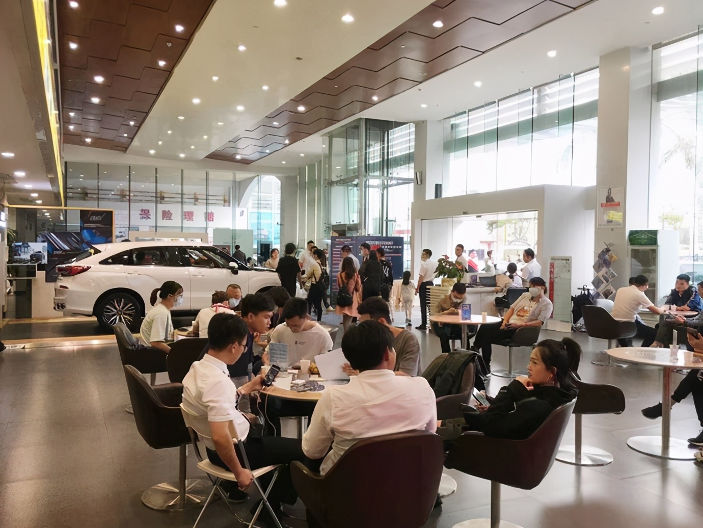 上市3个月，飞度卖得好吗？走访4S店，发现加价新玩法