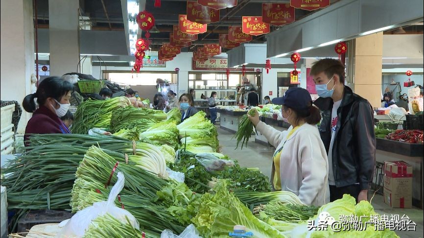 赞！弥勒这几家公司：减免摊位费，免费送餐、送菜，送消毒水...
