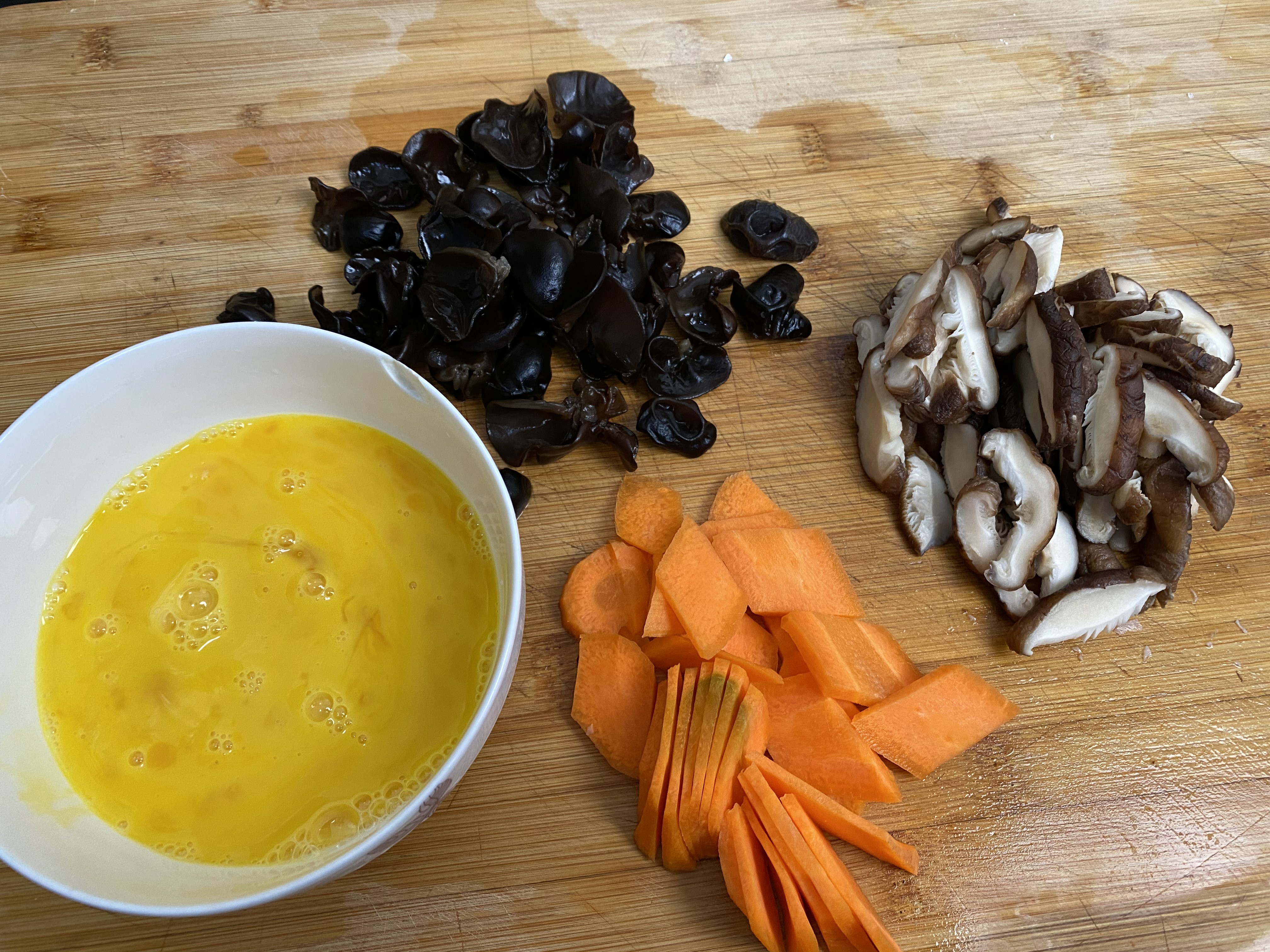 泡发香菇干小方法,新鲜香菇和干香菇哪种营养好