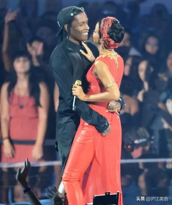 蕾哈娜公布新恋情男友,蕾哈娜宣布新恋情