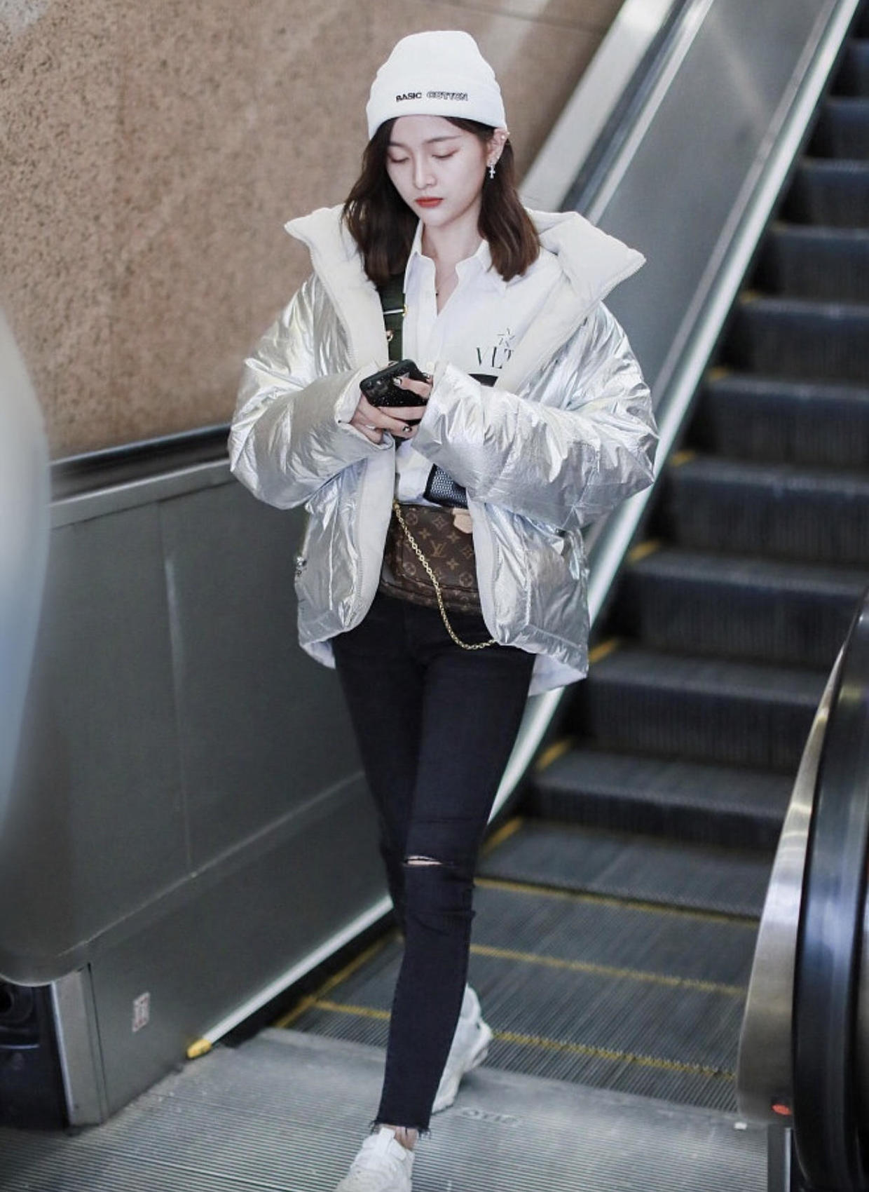 吴宣仪红色羽绒服,吴宣仪同款黄靴冬天怎么搭