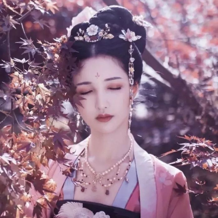 不染世俗的古风女头真人,有意境古风女头真人版